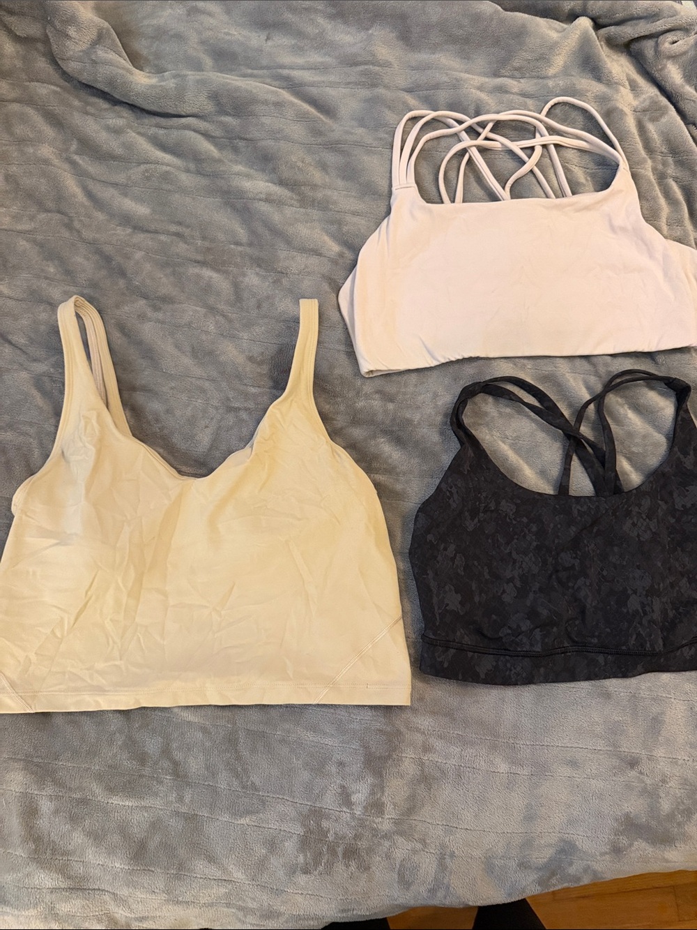 Lululemon sports bra lot